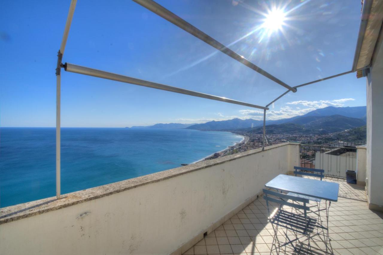 Villa Ischia Attico Sul Mare A Verezzi Borgio Verezzi Exterior foto